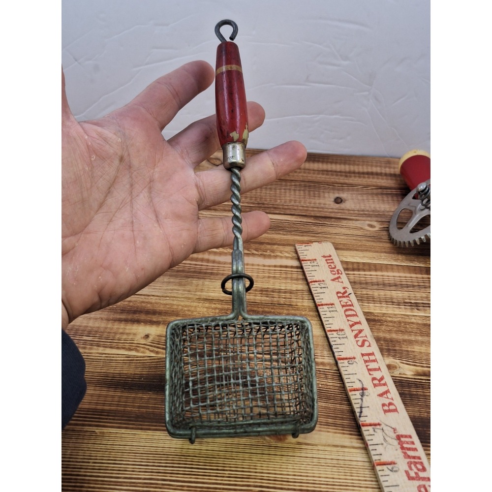 Antique Farmhouse, Red‎ Wood Handle, Wire Basket, A & J Ekco Egg Beater Set X2 - Picture 5 of 9
